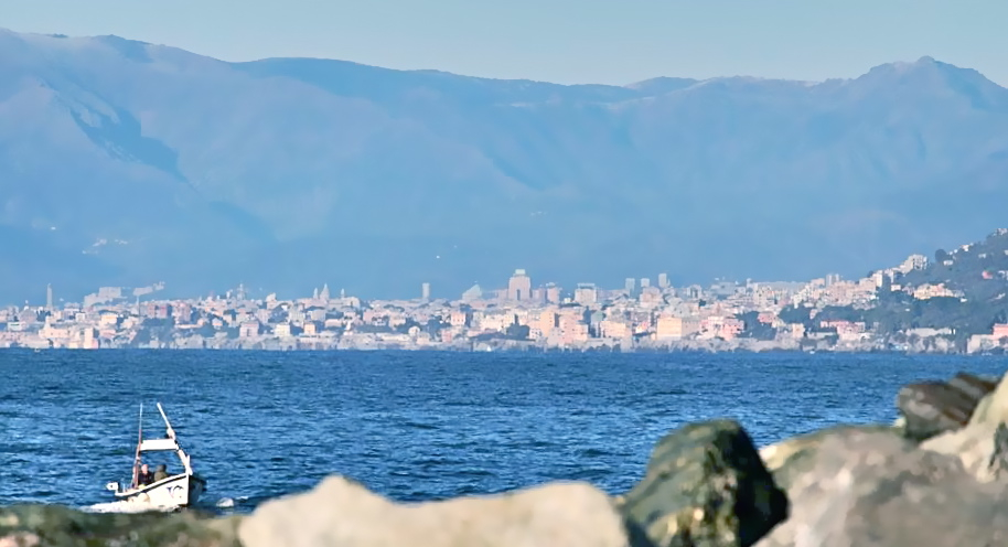 Genova vista dagli scogli di Camogli .....