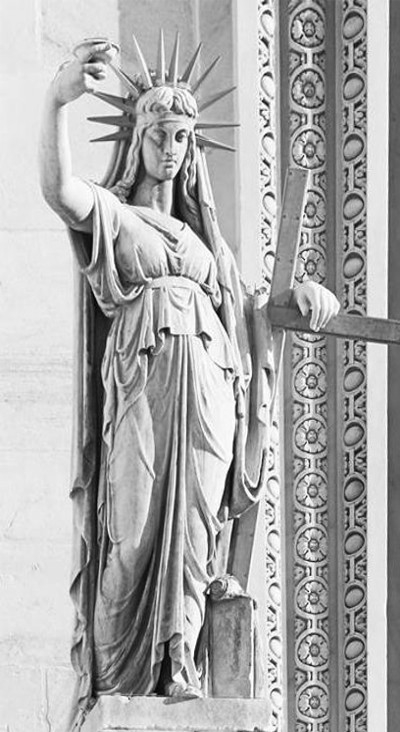 sulla porta del duomo di Milano......