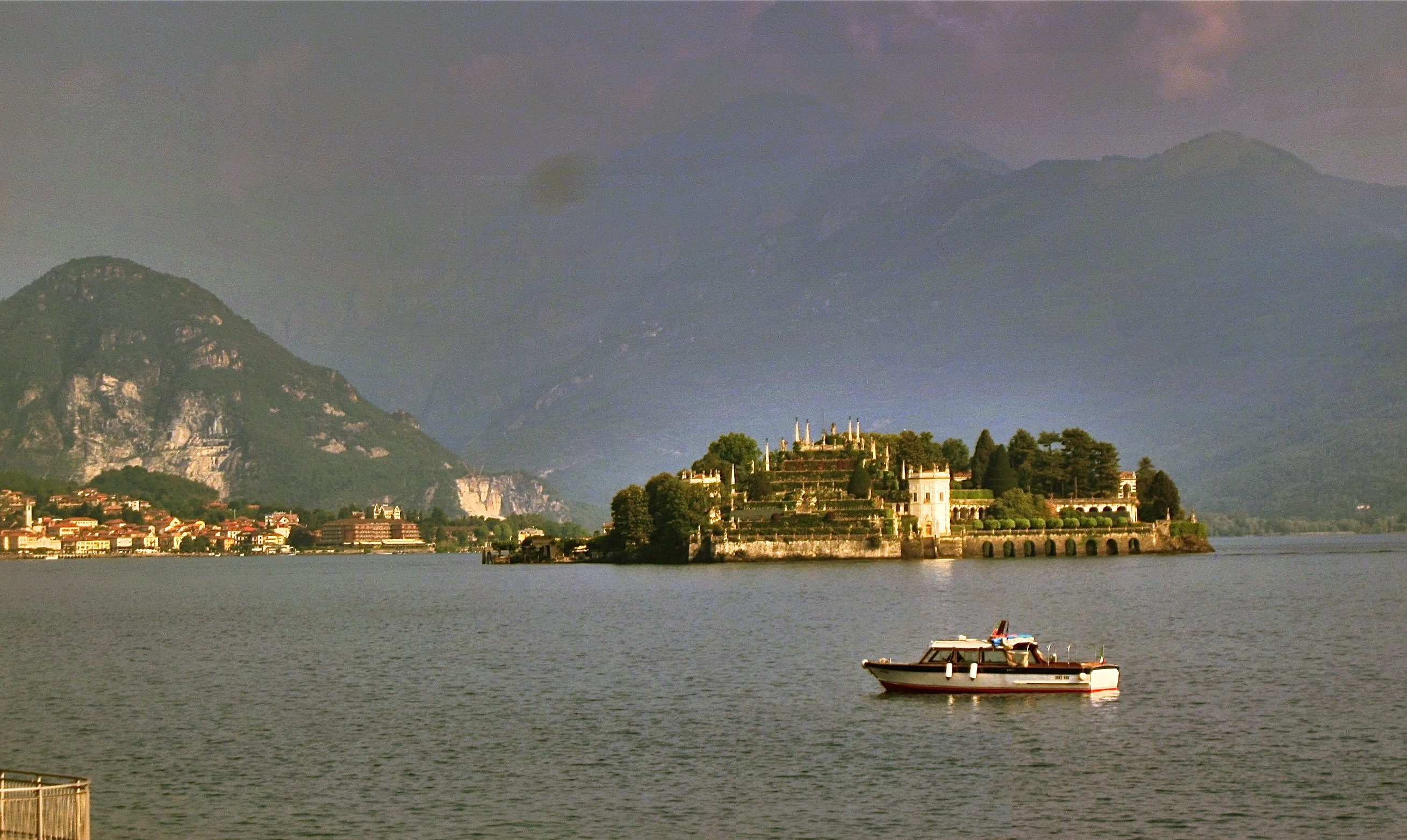 le isolo Borromee viste dall 'hotel Regina di Stresa.....